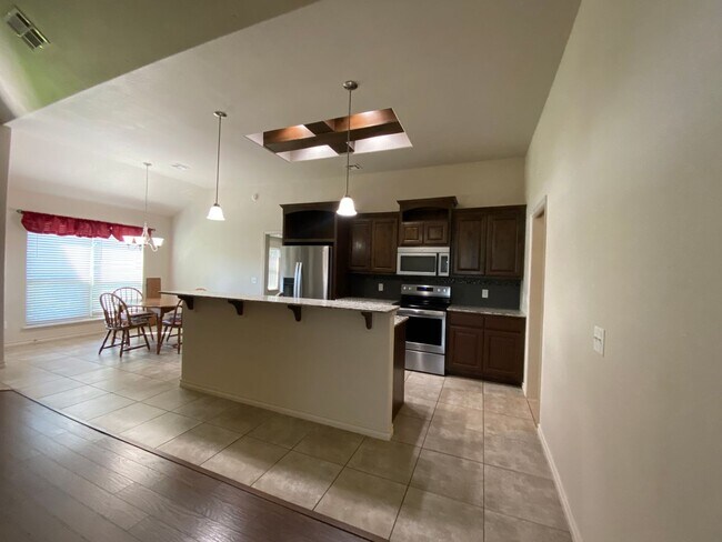 Building Photo - 3 bedroom, 2 bath in Coweta Schools!