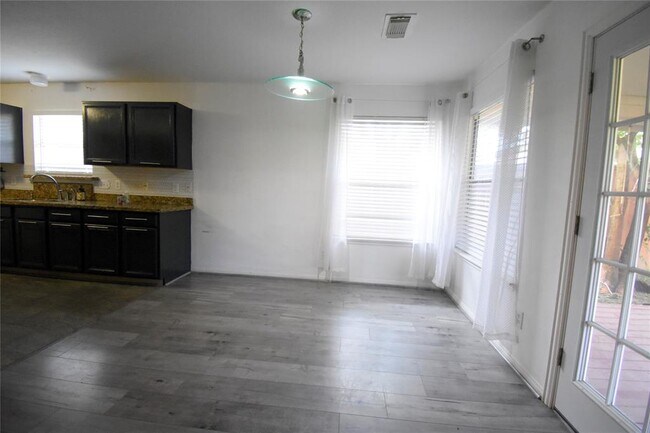 Building Photo - 10942 Heather Trail Dr