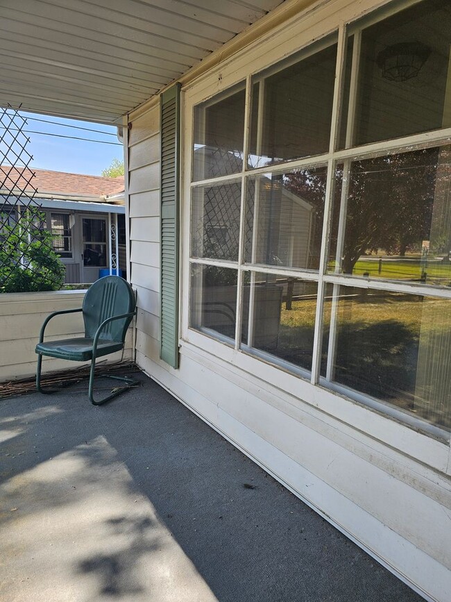 Building Photo - Cozy Fostoria Home