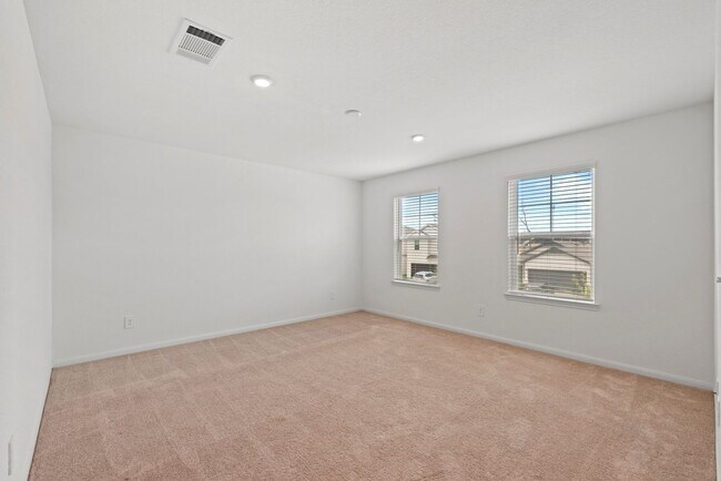 Building Photo - Spacious & Like-New 4-Bedroom Home with Mo...