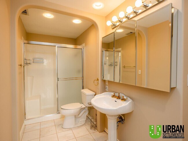 Building Photo - Spacious 2 Bedroom, 2 Bath Condo with Modern Comfort and Style