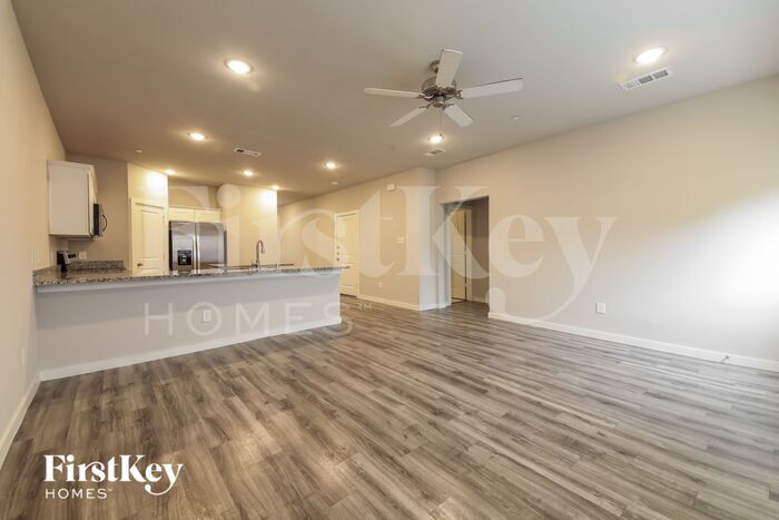 Building Photo - 605 Ava Trl
