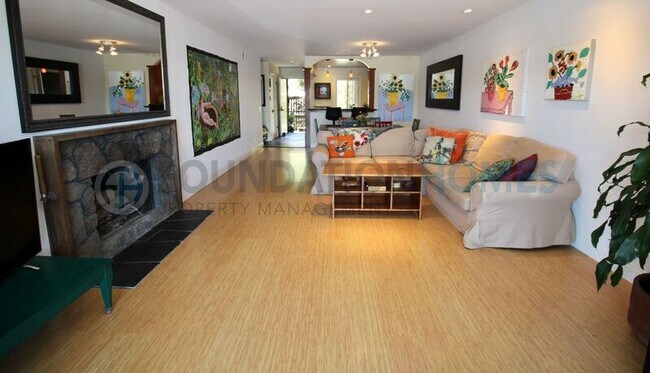 Building Photo - 707 S Eliseo Dr