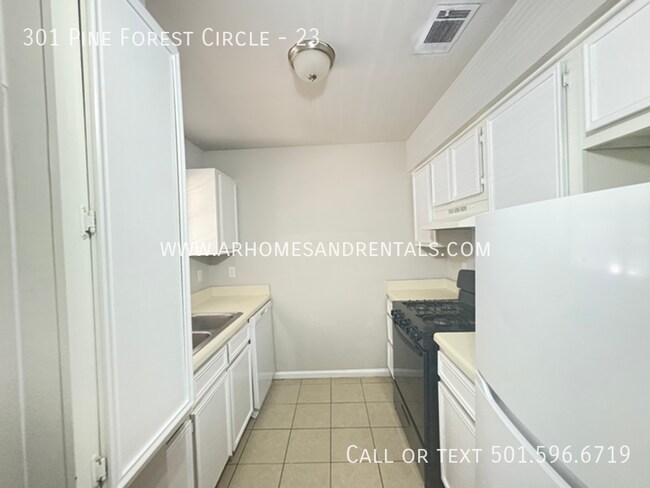 Building Photo - 301 Pine Forest Cir