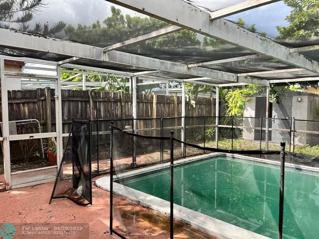 Building Photo - 7941 Plantation Blvd