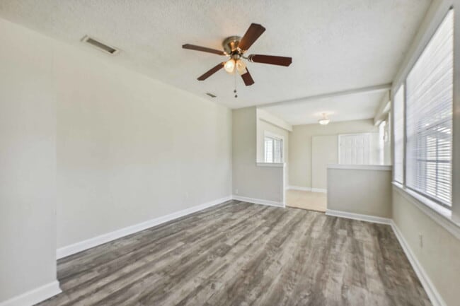 Building Photo - Renovated 3-Bedroom Home in the Heart of Murray Hill!