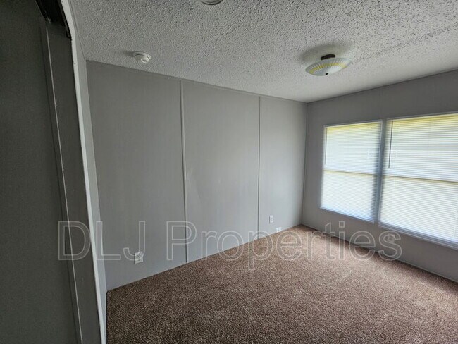Building Photo - 934 Eslinger Ct