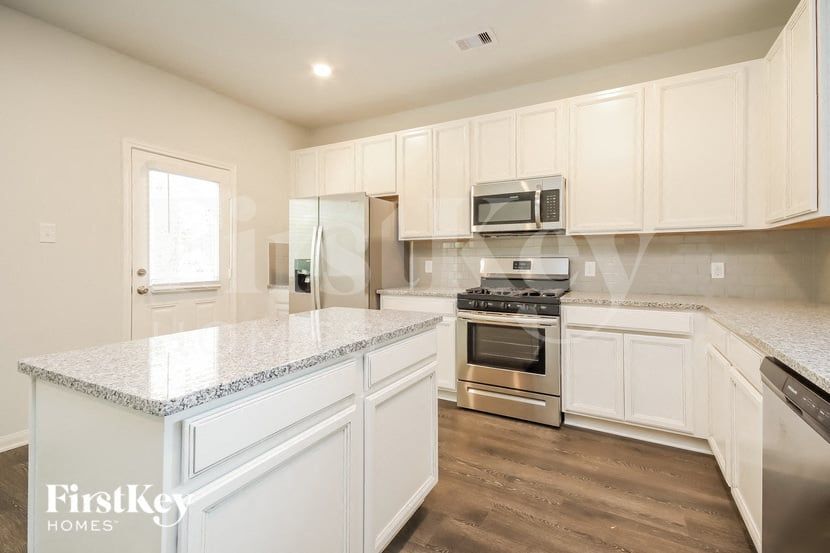 Building Photo - 119 Lk Wy Cir