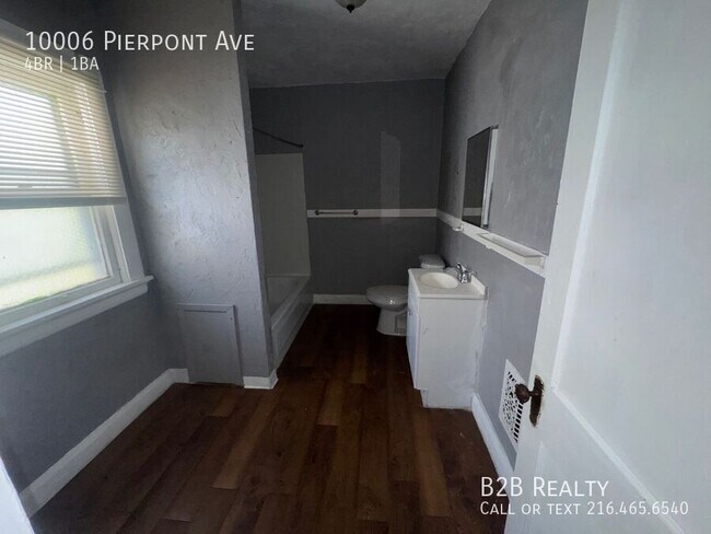 Building Photo - 10006 Pierpont Ave