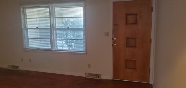 Building Photo - 2512-2514-2514 Braemore Rd