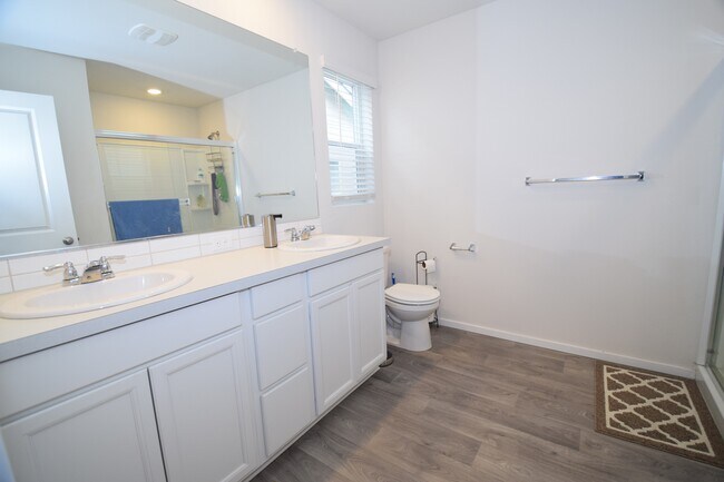 Building Photo - 935 N 19th Ave