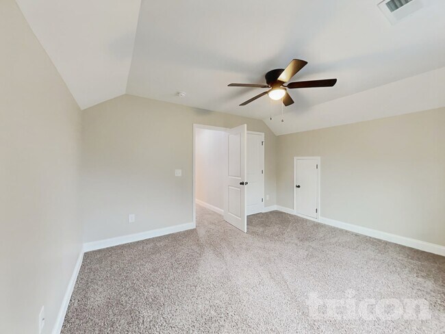 Building Photo - 19 Bloomwood Heights