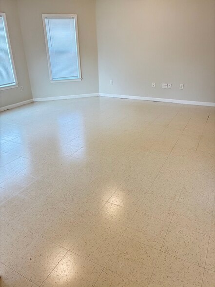 Family Room View 1 - 2031 Blaine Ave