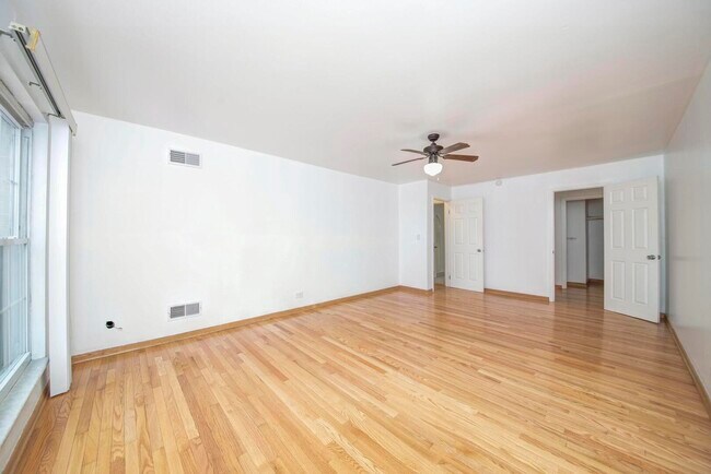 Building Photo - 5300 Carriage Way Dr