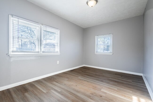 Building Photo - Renovated 1-Bedroom Home with Spacious Backyard & Washer/Dryer