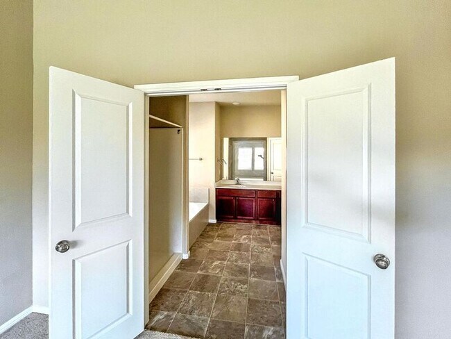 Building Photo - 8729 Heliotrope Ln
