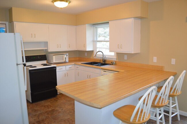 Building Photo - 1110 S Shore Dr
