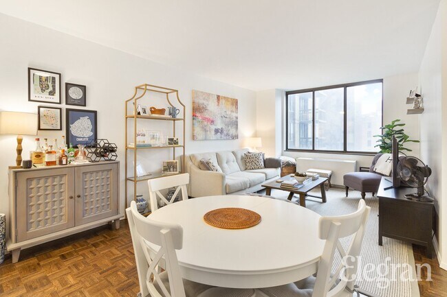 Building Photo - 5 E 22nd St