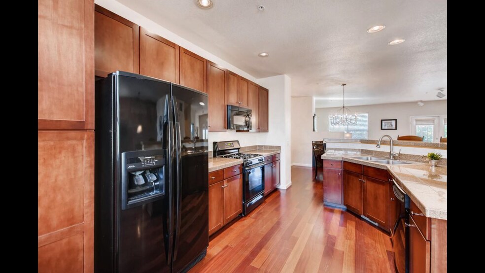 Building Photo - 324 E Fountain Blvd