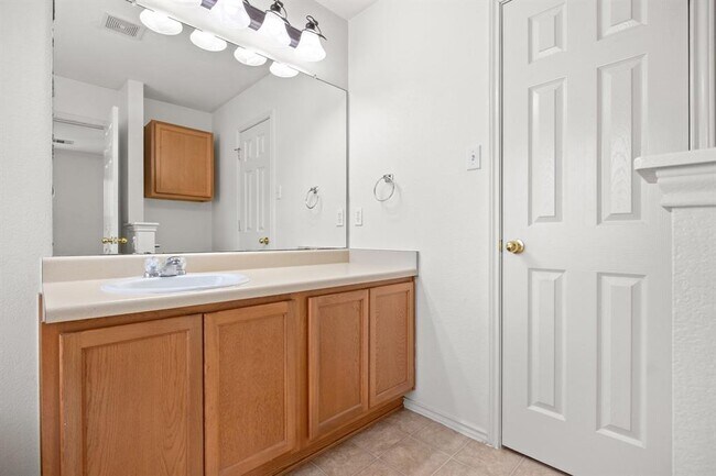 Building Photo - 709B Jane Austen Trail