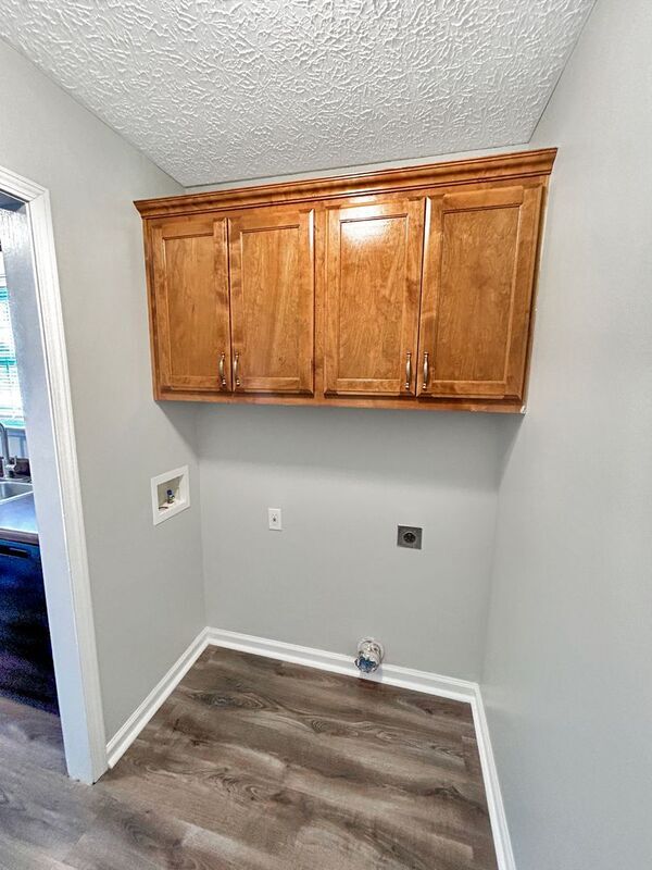 Building Photo - 130 Phillip Dr