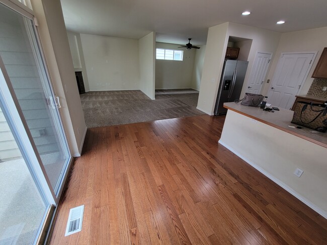 Building Photo - Spacious & Stylish 3-Bedroom Home in a Desirable Neighborhood!
