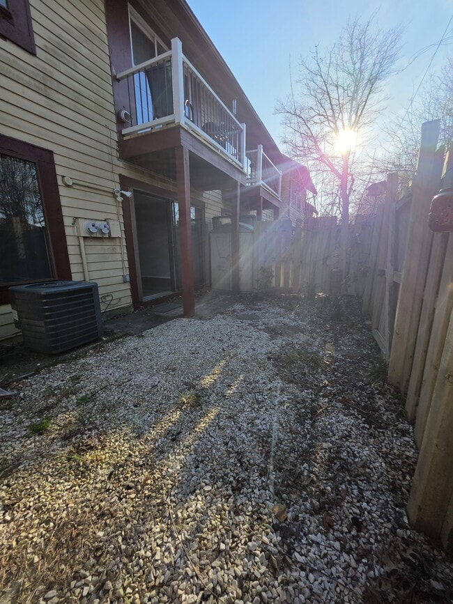 Building Photo - 122 Chelsea Cir