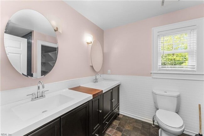 Building Photo - One-of-a-Kind 6-Bedroom Property