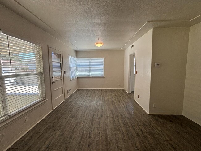 Building Photo - 816 W Fedora Ave