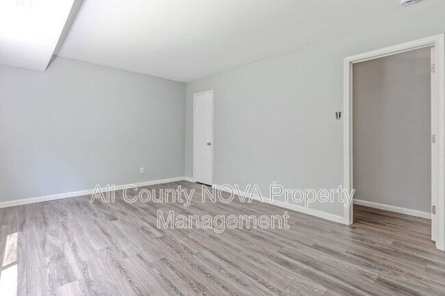 Building Photo - 2303 Olson St