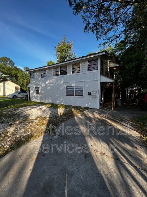 Building Photo - 3719 Mayflower St#C C