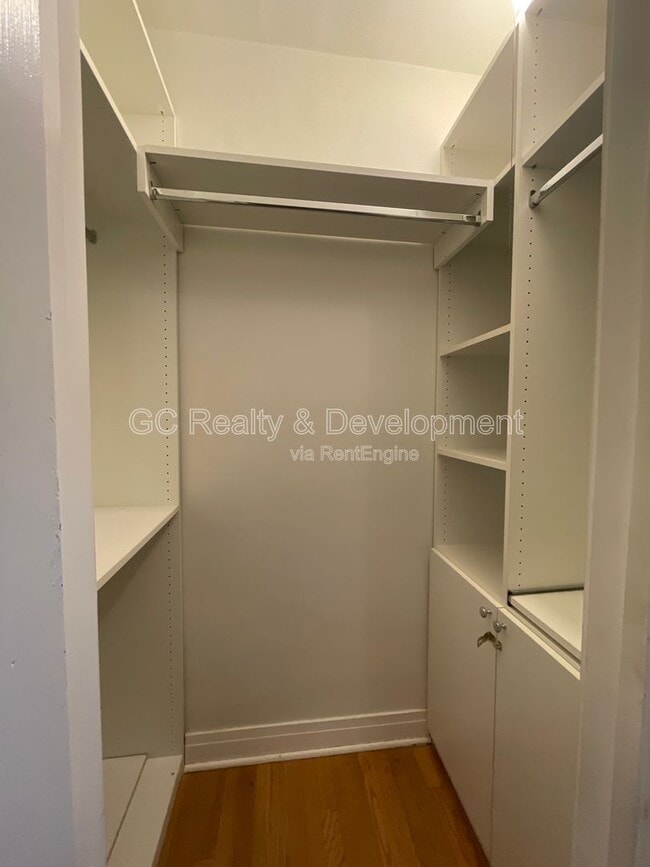 Building Photo - 7512 N Claremont Ave