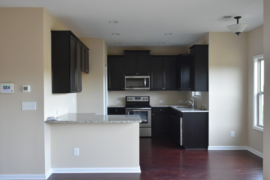 Kitchen - 545 Tuscan Cove