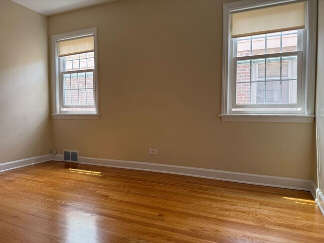 Building Photo - 5534 N Campbell Ave