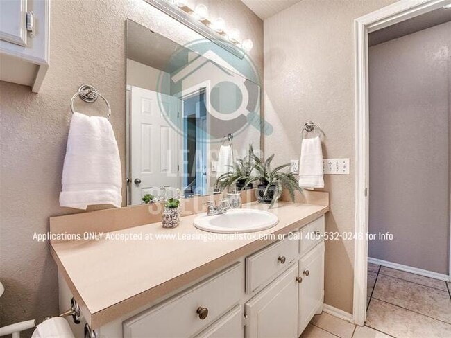 Building Photo - Stunning West Norman 3 Bed 2 Bath Townhome!