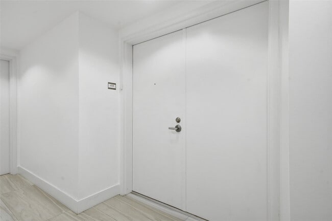 Building Photo - 3030 NE 188th St