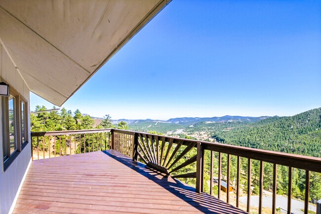 Building Photo - 1244 Hyland Dr