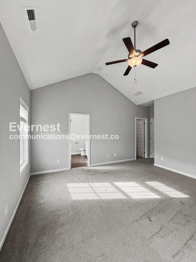 Building Photo - Limited Time Special Offer / 4 Bed, 2 Bath Home with Fenced Yard & Garage / Pet-Friendly / Vouche...