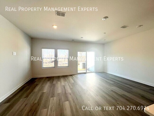 Building Photo - 8029 Hidden Spgs Trl