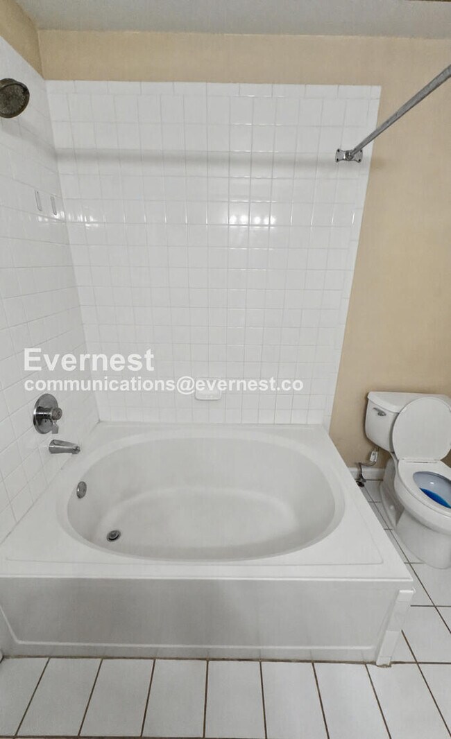 Building Photo - Modern Comfort Meets Mountain Views / 3 beds & 2 Bath / Coming Soon!