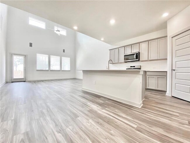 Building Photo - 100 Geminiflora Bend