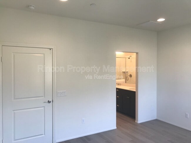 Building Photo - 581 Pioneer St