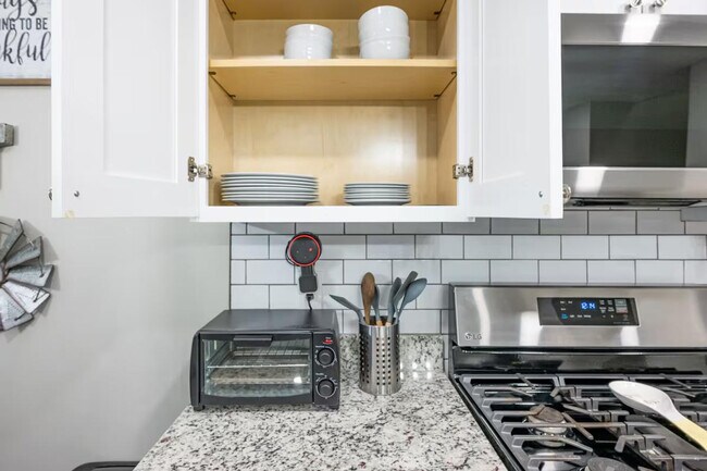 Building Photo - 10 Jill Ln