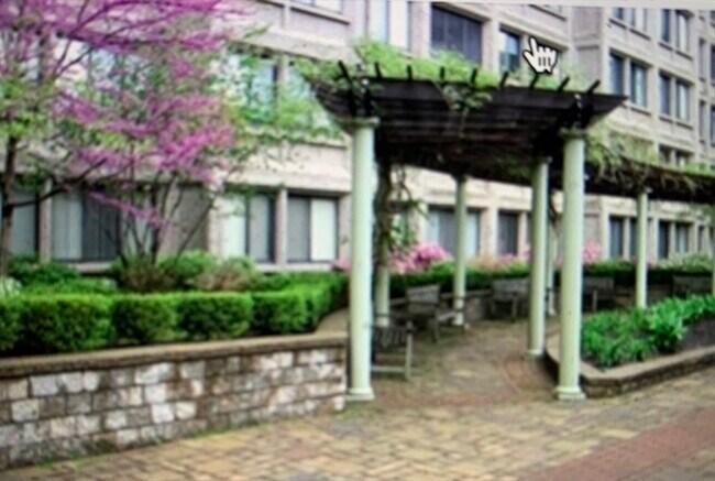 Building Photo - 1731 Beacon St