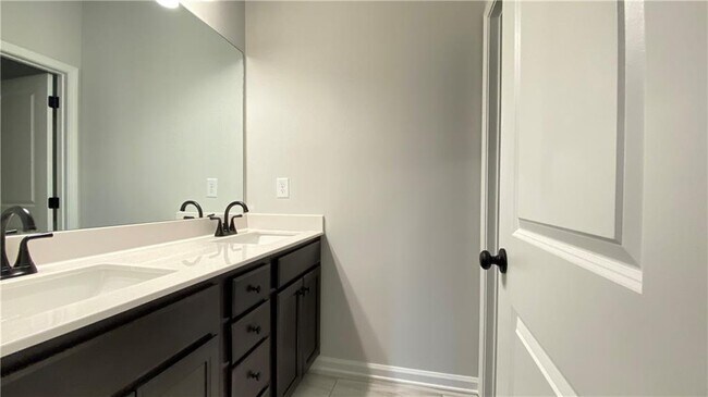 Building Photo - 4591 Silver Oak Dr SW