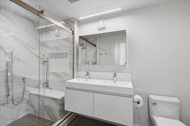 Building Photo - 3Bd/2Ba Bellevue Home