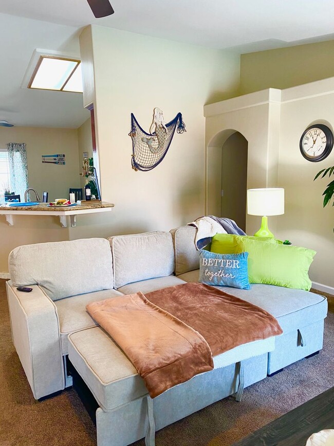 Building Photo - Best Deal in SW Bakersfield. Fully furnished home with a Pool