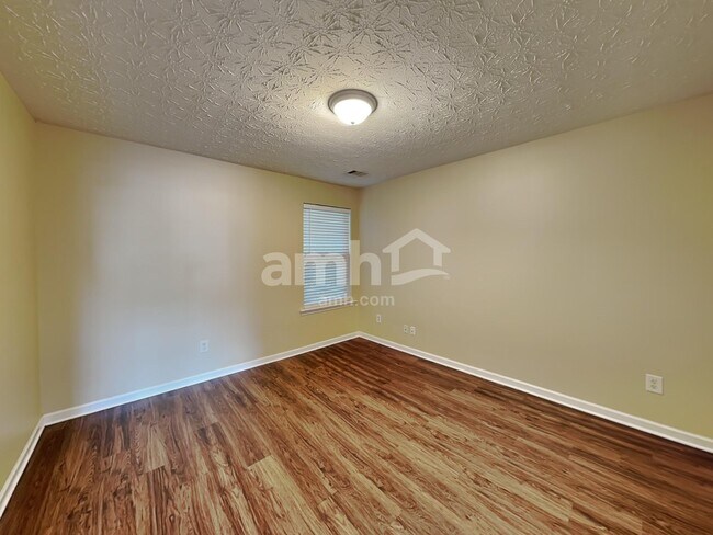 Building Photo - 354 Meadows Ln