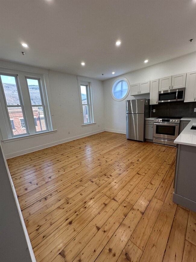 Building Photo - 4 Elliot St