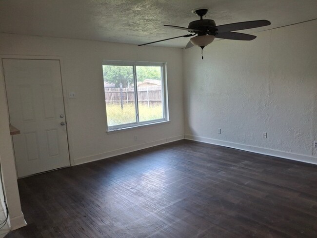 Building Photo - 1405 La Fonda Cir